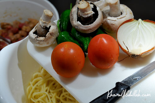 Tomato, cili, cendawan, spaghetti dan daging